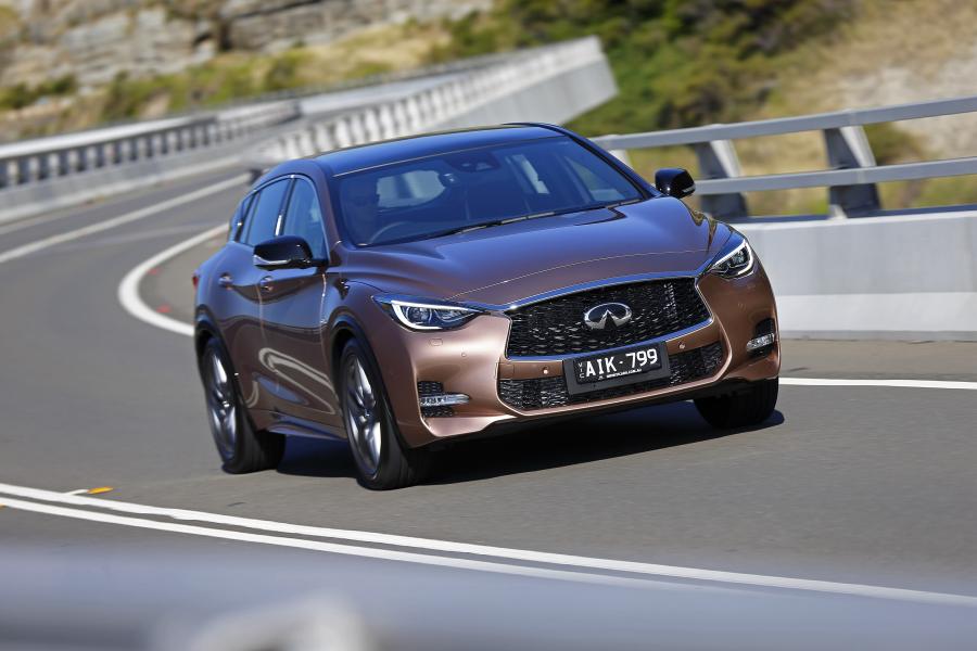  Infiniti Q30S 2.0t AWD 2016 года  (AU) (фото 9 из 26)